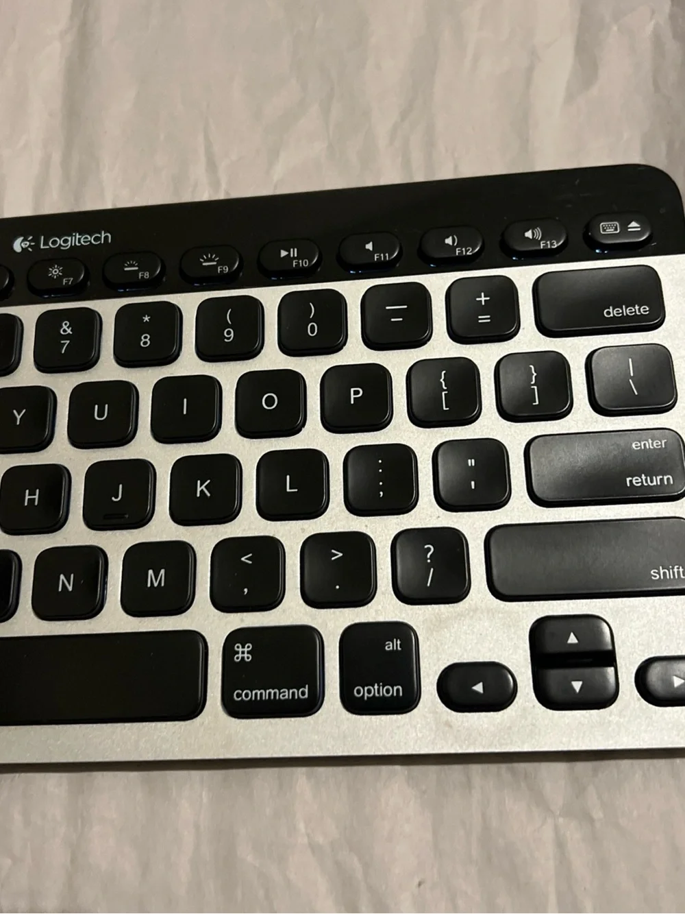 Logitech Backlit Wireless Keyboard - Black and Silver K811